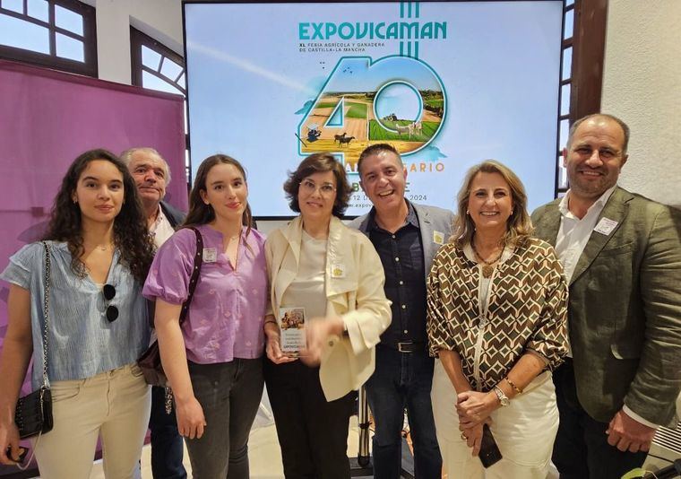 Santi Cabañero participa en el homenaje que, en el marco de Expovicaman, se ha rendido a cuatro personas referentes en su origen y desarrollo