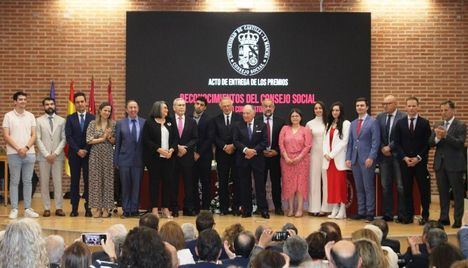 Pedro Piqueras recoge su 'Reconocimiento' del Consejo Social de UCLM destacando la Universidad como símbolo de progreso