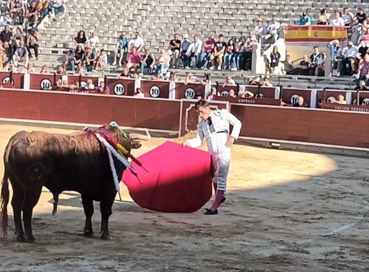 Oreja por torero en la corrida de Asprona