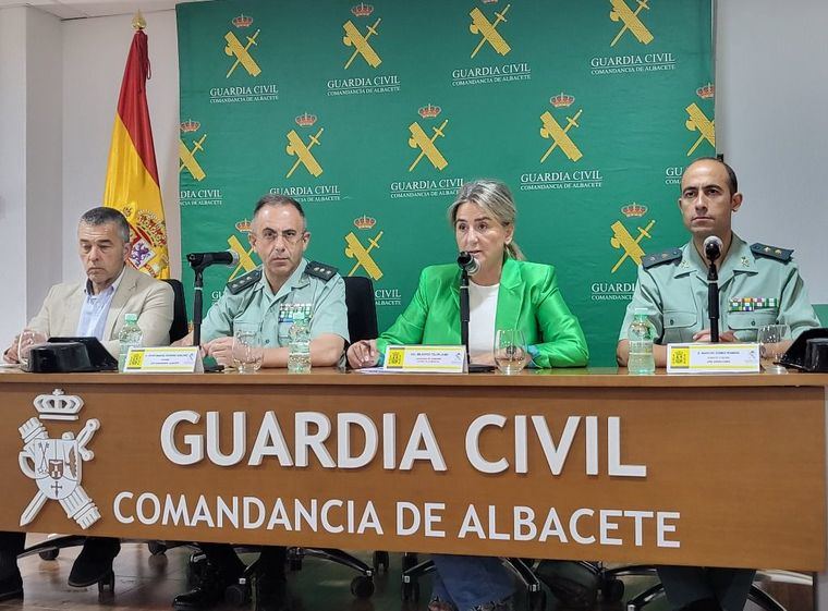 Sucesos.- Detenidas 13 personas en una operación de la Guardia Civil contra el tráfico de personas