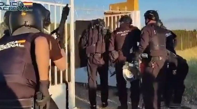 Sucesos.- Desarticulada en Albacete una banda criminal dedicada al narcotráfico que contaba con armamento militar