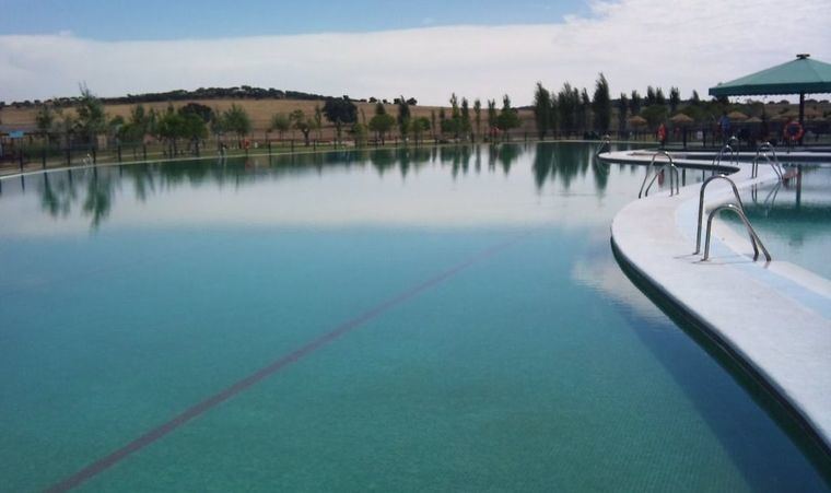 Sucesos.- Fallece una persona tras ser encontrada inconsciente en el interior de una piscina en Las Casas (Ciudad Real)