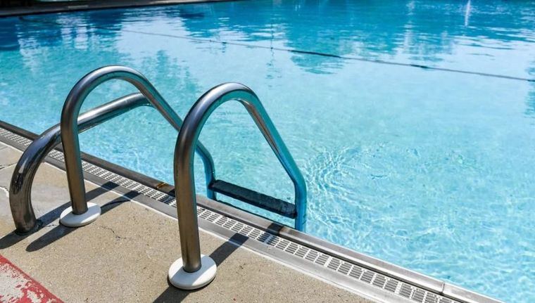 Sucesos.- Muere una mujer de 70 años ahogada en una piscina municipal 