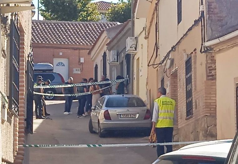 Detenido un hombre tras asesinar a tiros a su hijastra y herir a su pareja en Otero