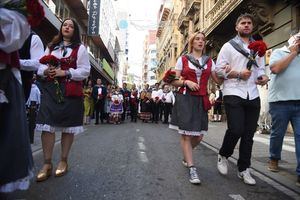 Más de 25.000 personas tributan con flores a la Virgen de los Llanos de Albacete