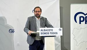 Paco Núñez insiste en pedir a Page un fondo para que ayuntamientos puedan asumir "competencias impropias de Junta"