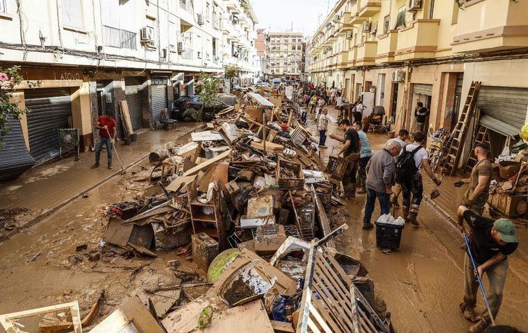 Temporal.- Pedro Sánchez eleva a 211 el número de los muertos por la DANA