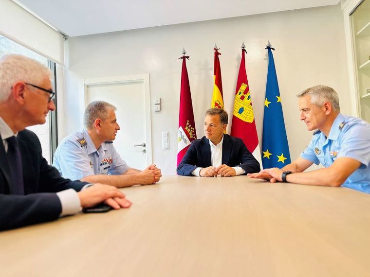 Manuel Serrano da la bienvenida al nuevo coronel del TLP y le desea éxito en un programa que es “garantía de paz y seguridad y un orgullo para Albacete”