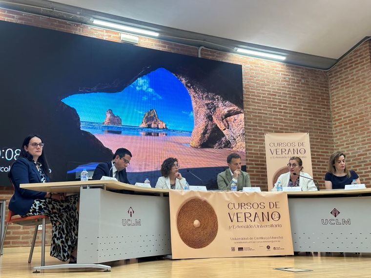 El alcalde reafirma en un Curso de Verano de la Universidad que “no estoy dispuesto a aceptar que subsistan barreras a la plena igualdad de las personas con discapacidad”