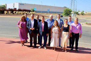 Serrano inaugura el nuevo rótulo en una rotonda de la entrada desde Madrid, que “pone nombre a la mejor tarjeta de visita de Albacete, que es Campollano”