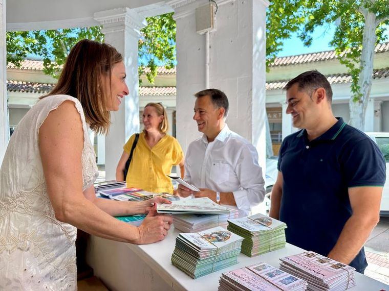 Manuel Serrano presenta el nuevo Punto de Información en la Feria que será “una proyección y un icono del interés turístico de Albacete durante todo el año”