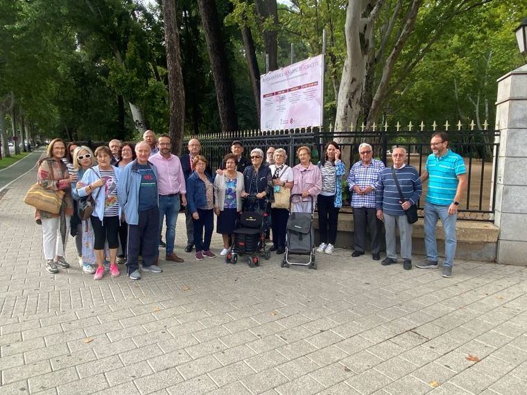 El programa de Autonomía para Mayores organiza rutas de movilidad a pie, para dar a conocer los cambios en la circulación del centro