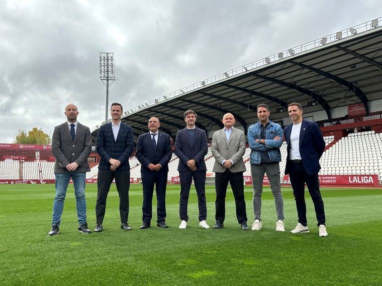 El Ayuntamiento anima a “acudir al partido de la Sub21 en el Carlos Belmonte y también ofrecerle un merecido homenaje a nuestro paisano Santi Denia”