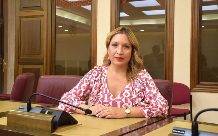 Amparo Torres denuncia que el alcalde se apoya en tres tránsfugas de VOX para oponerse a las mejoras que necesita la ciudad