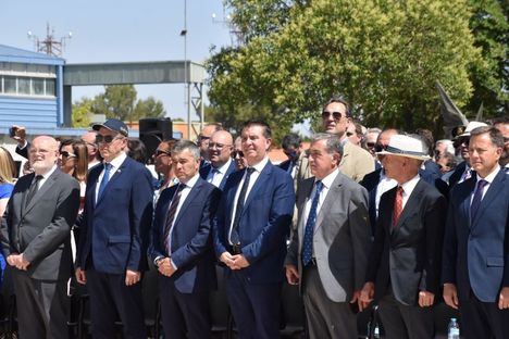 El presidente de la Diputación arropa al Ala 14 en el gran acto militar de celebración del 50º Aniversario de la Unidad
