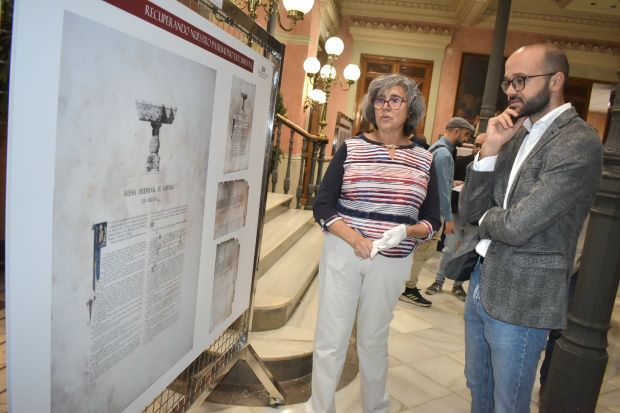 La Diputación de Albacete ‘presume’ del patrimonio documental y de los archiveros y archiveras de la provincia en dos exposiciones que lucen en su fachada y en su hall
 