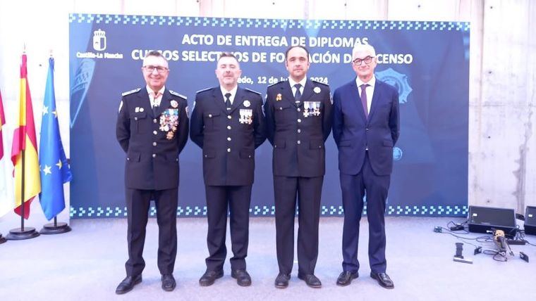 Alberto Reina felicita en nombre del Ayuntamiento a los dos nuevos inspectores de la Policía Local de Albacete que han superado con éxito las pruebas selectivas