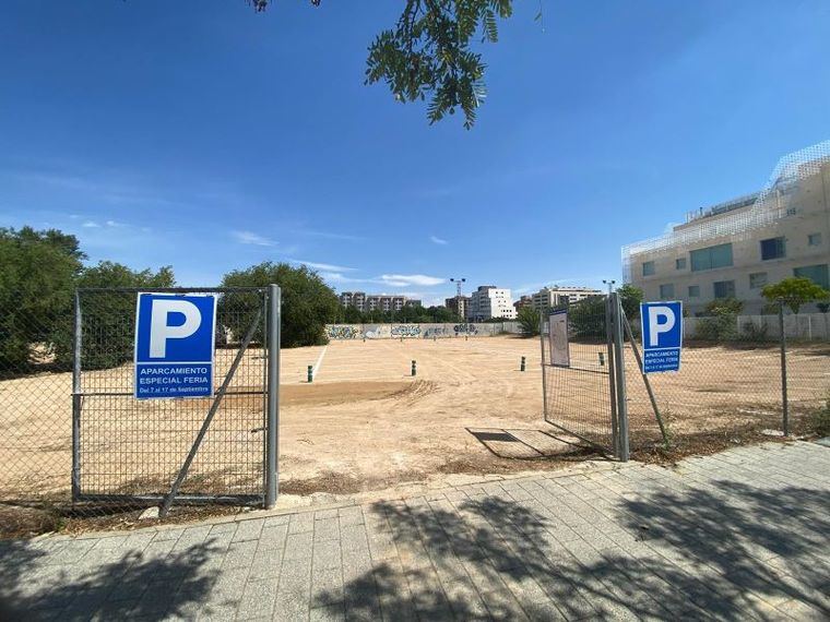 Albacete contará este año como novedad con cuatro aparcamientos disuasorios y gratuitos, dotados con 1.200 plazas, a las entradas de la ciudad para mejorar la movilidad en Feria