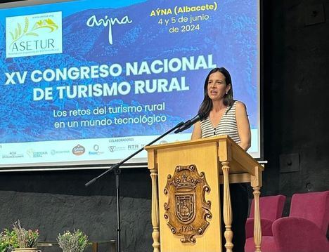 La Diputación de Albacete subraya “el gran potencial” del turismo para estimular e impulsar el desarrollo rural durante el Congreso Nacional que acoge Aýna
