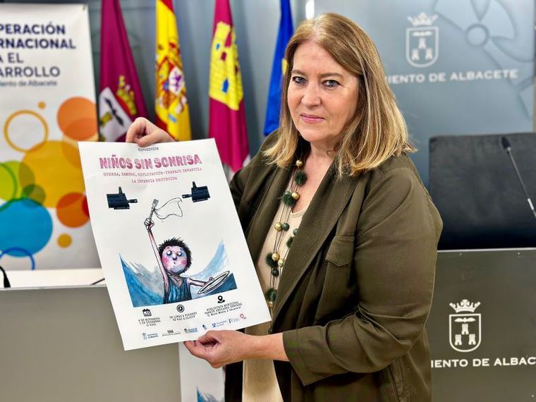 El Ayuntamiento de Albacete reafirma su compromiso con los derechos de la infancia a través de una exposición conmemorativa sobre la vulneración infantil en el mundo