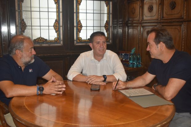 Cabañero y Garde mantienen una reunión de trabajo en el marco de la colaboración existente entre la Diputación y la UCLM