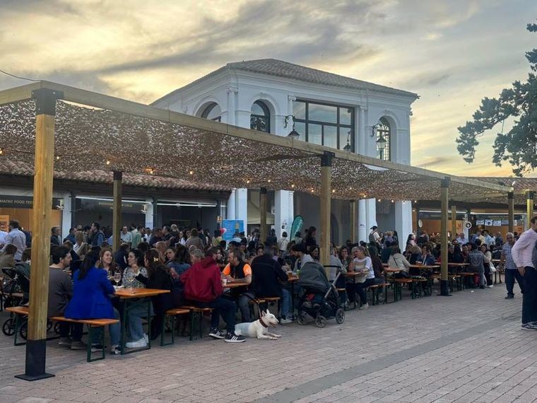 Serrano destaca el éxito de participación en la primera jornada de Expovicaman al superar los 12.000 visitantes