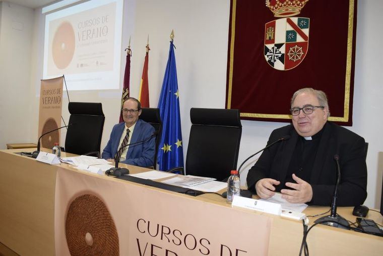 Un curso de verano de la UCLM en Albacete viaja por el patrimonio cultural de Castilla-La Mancha