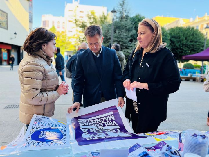 Albacete muestra a la ciudadanía sus recursos municipales de ayuda psicológica en una jornada pública en Altozano